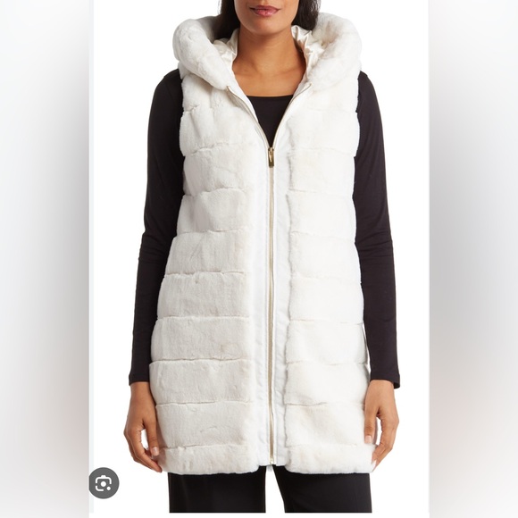 Via Spiga Jackets & Blazers - VIA SPIGA Ivory Hooded Quilted Faux Fur Vest